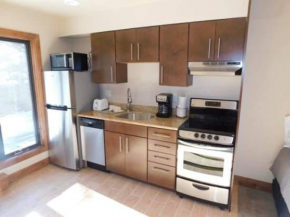 Spacious Condo with Outdoor Heated Pool and Hot Tubs